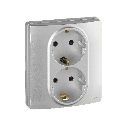 ETIKA Розетка двойная с заземлением со шторками алюминий автоматические зажимы