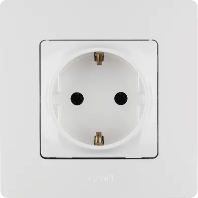 ETIKA Розетка с заземлением белая